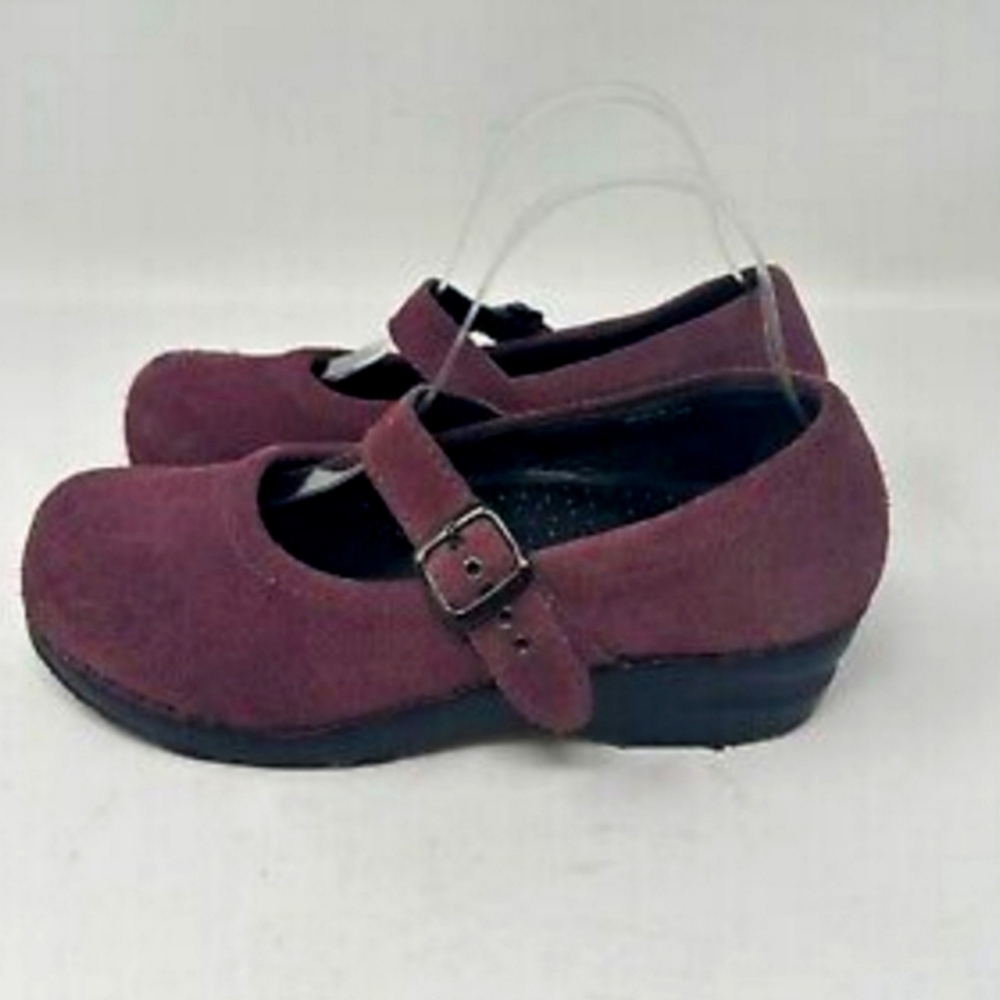 L.L. Bean Burgundy Suede Mary Jane Shoes. Size: 8.5